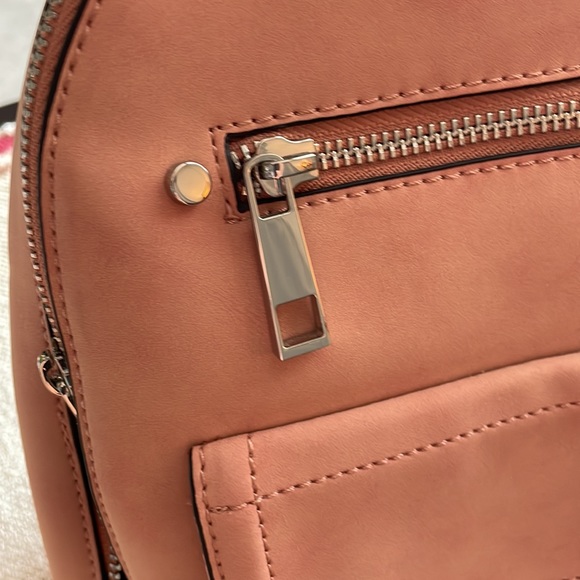 Gap backpack 🎒 great condition! Color pink ! One size - Picture 6 of 16